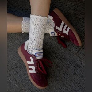 Back 70 GHOST in WINE MILK Sneakers